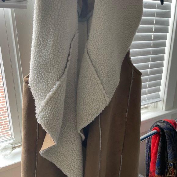 Miscellaneous sweaters and coats - Picture 8 of 10